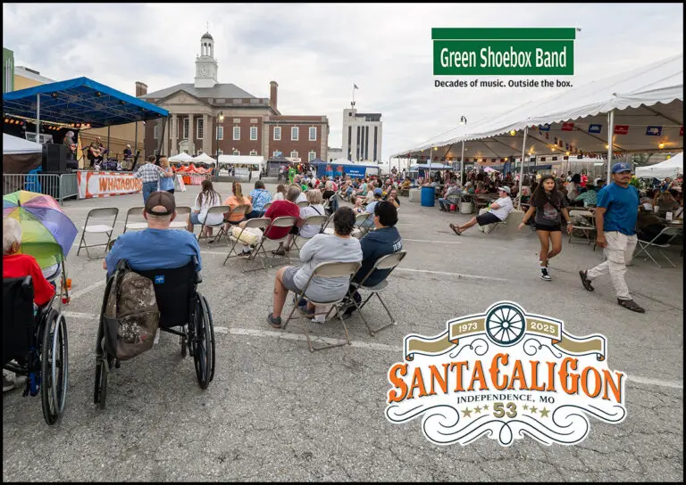 Carousel-SantaCaligon Crowd