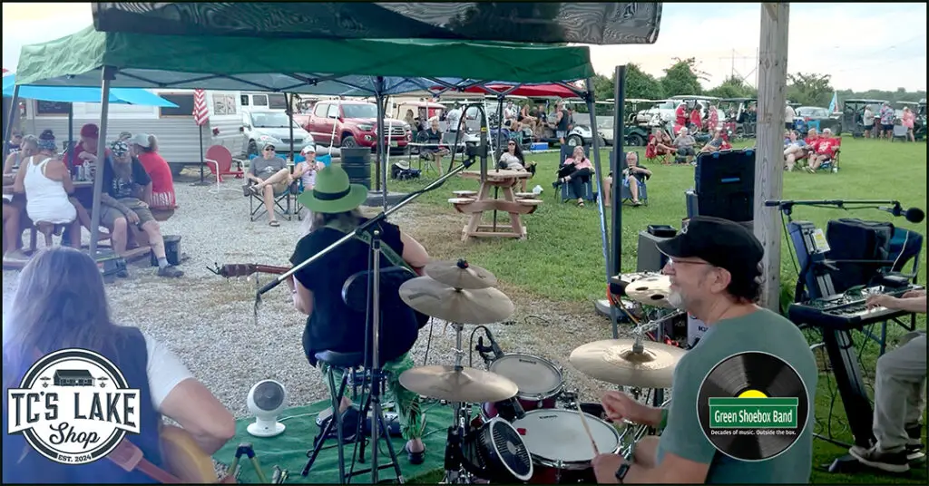 Feature-TCs Lake Shop-Live